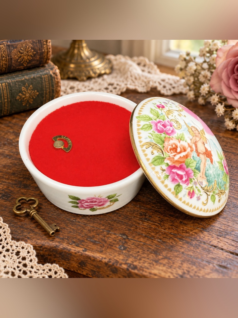 Royal Yarmouth Fine Porcelain Jewelry Music Box 2.5” White Pink Floral 1986 VTG